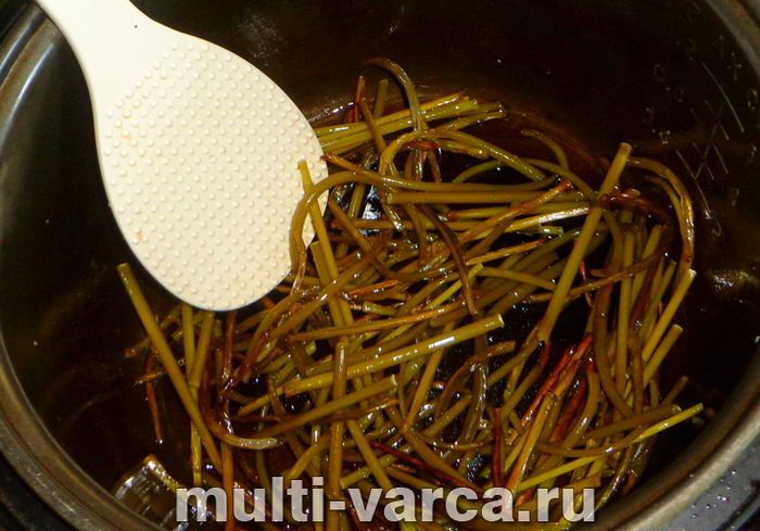 Часникові стрілки в мультиварці