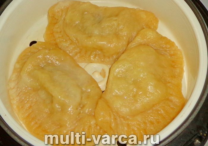 Чебуреки на пару в мультиварці