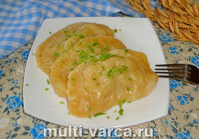 Чебуреки на пару в мультиварці