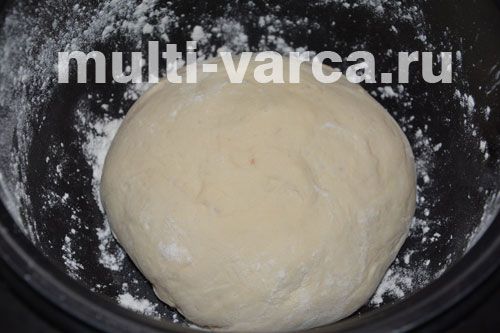 Фокачча з розмарином, базиліком, сиром і часником