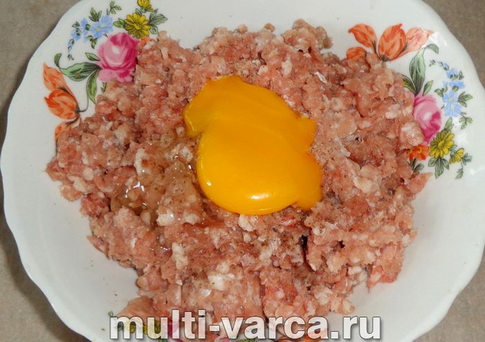 Фрикадельки у вершковому соусі в мультиварці