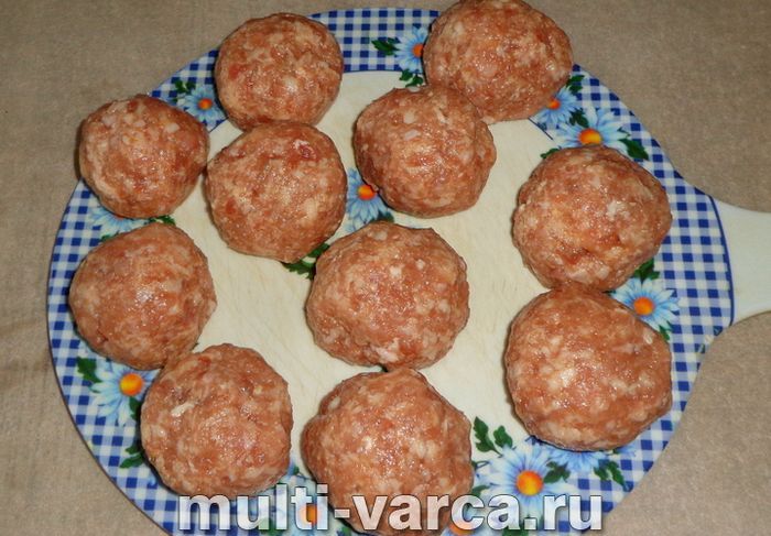 Фрикадельки у вершковому соусі в мультиварці