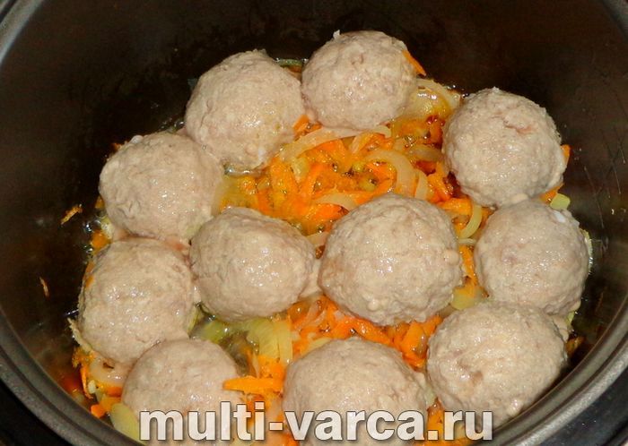 Фрикадельки у вершковому соусі в мультиварці
