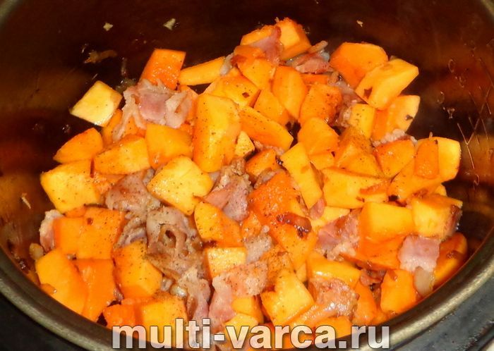 Гарбуз із беконом у мультиварці