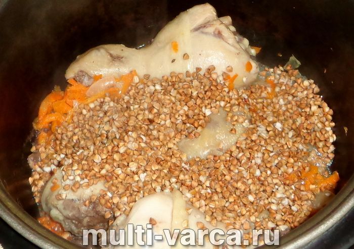 Гречка з гомілкою в мультиварці