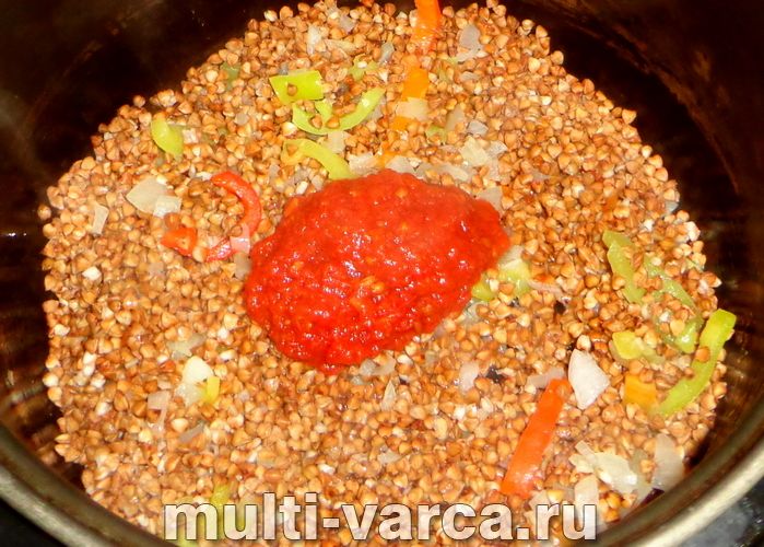 Гречка з томатною пастою в мультиварці