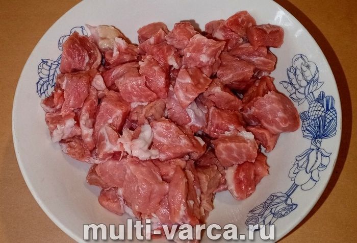 Гуляш зі свинини з картоплею