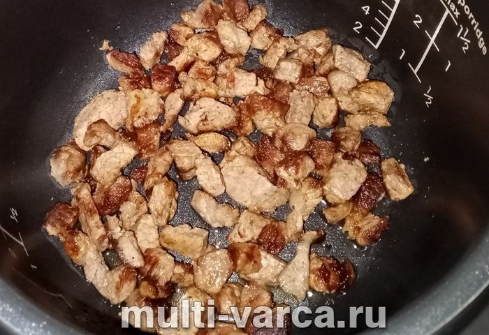 Гуляш зі свинини з картоплею