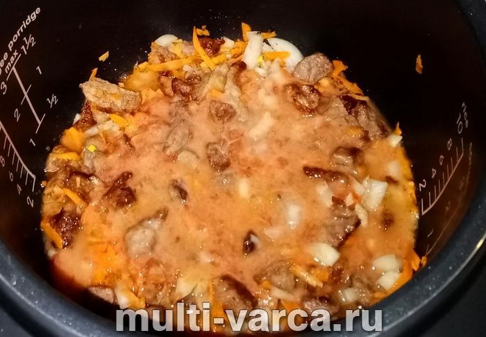 Гуляш зі свинини з картоплею