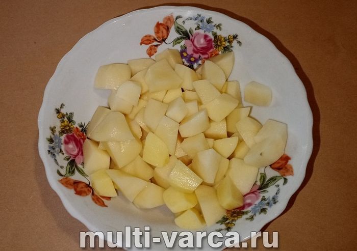Гуляш зі свинини з картоплею