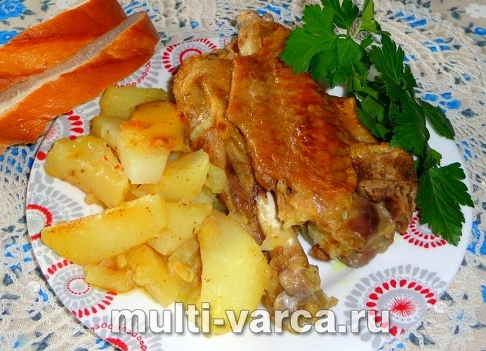 Гуска з картоплею в мультиварці