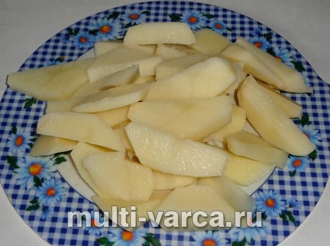 Гуска з картоплею в мультиварці