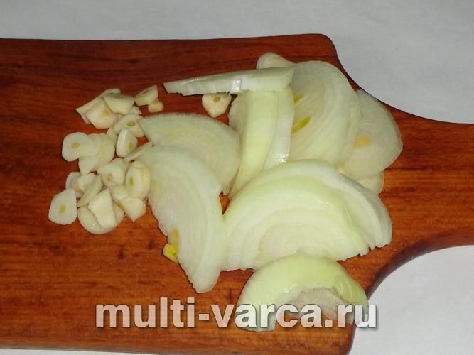 Гуска з картоплею в мультиварці