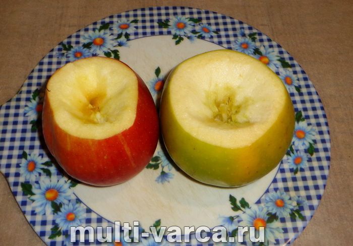 Яблука з медом і горіхами в мультиварці