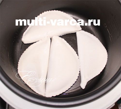 Як посмажити чебуреки в мультиварці