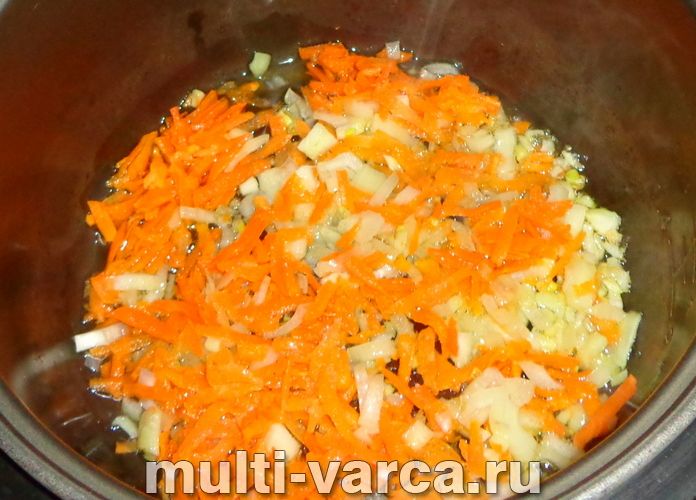 Капуста тушкована з курячою грудкою в мультиварці