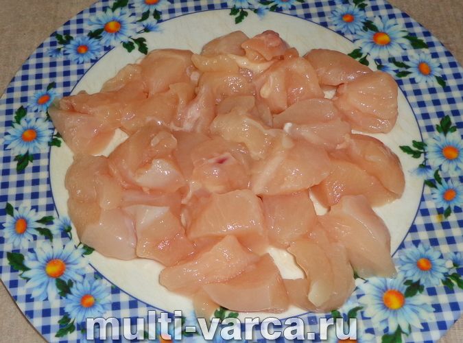 Капуста тушкована з курячою грудкою в мультиварці