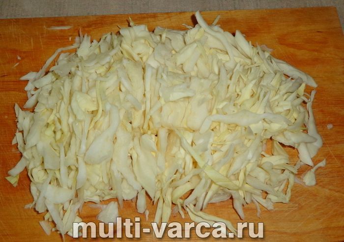Капуста тушкована з курячою грудкою в мультиварці
