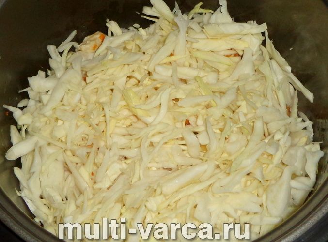 Капуста тушкована з курячою грудкою в мультиварці