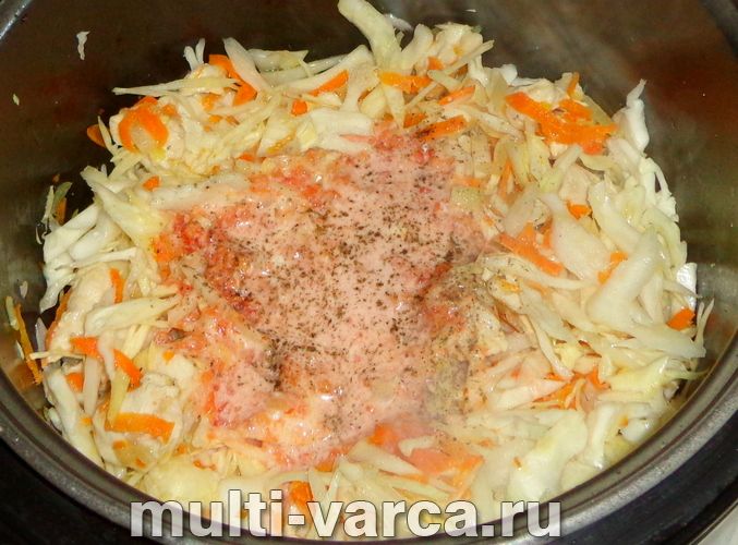 Капуста тушкована з курячою грудкою в мультиварці