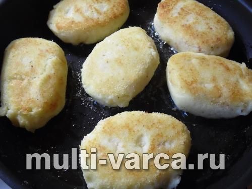 Картопляні зрази з фаршем на сковороді
