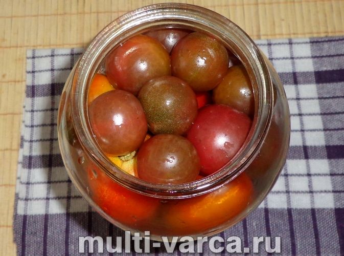 Консервовані помідори з яблуками без оцту