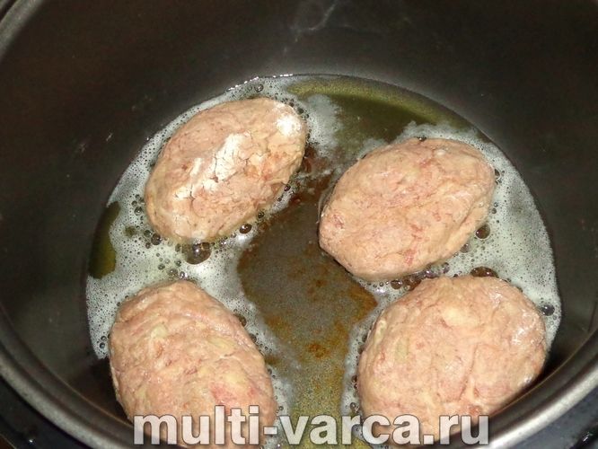 Котлети з індички з кабачком у мультиварці