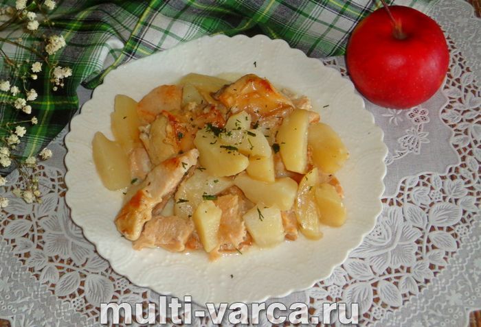 Кролик із картоплею в сметані