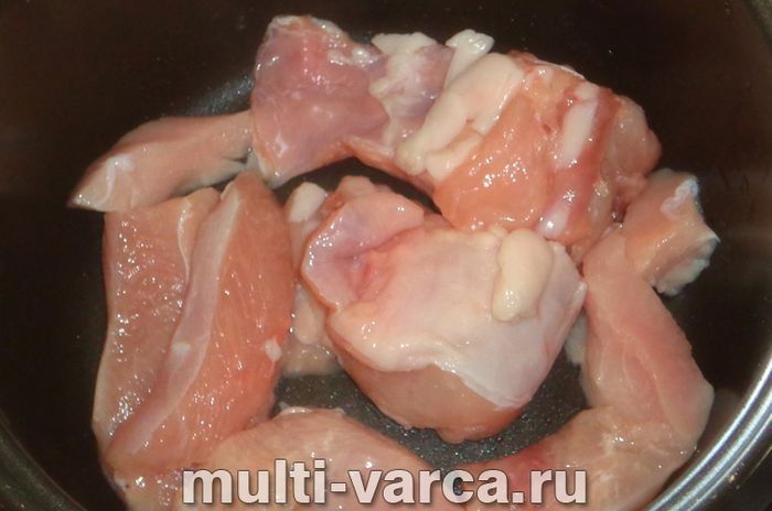 Кролик із картоплею в сметані