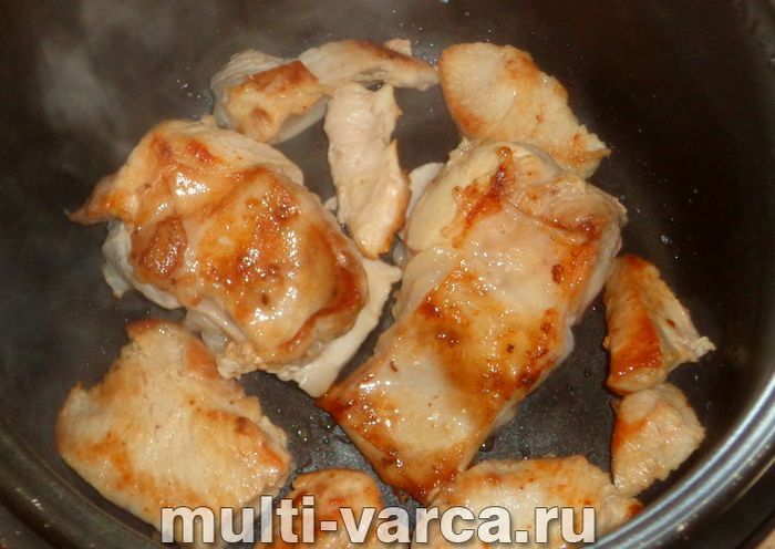 Кролик із картоплею в сметані