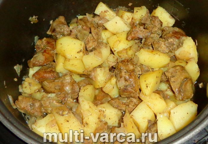 Куряча печінка з картоплею в мультиварці