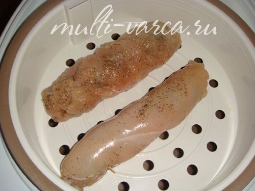 Курячі рулетики з брюссельською капустою на пару