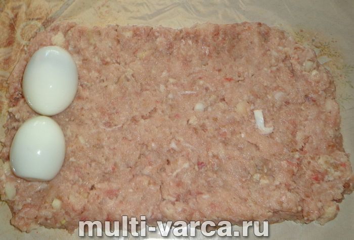 М'ясний рулет із яйцем у мультиварці