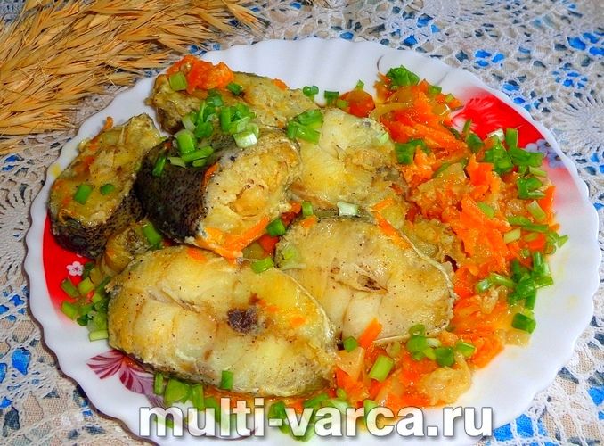 Минтай тушкований у сметані в мультиварці