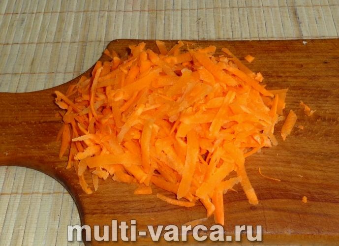 Минтай у мультиварці з морквою та цибулею