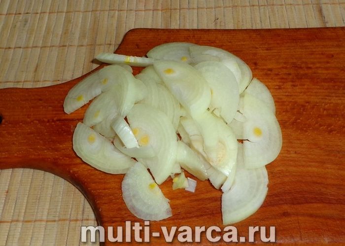 Минтай у мультиварці з морквою та цибулею