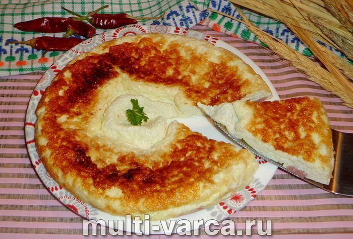 Омлет із ковбасою в мультиварці