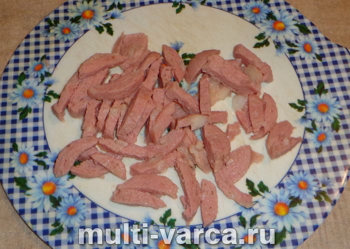 Омлет із ковбасою в мультиварці