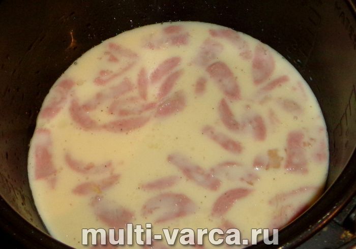 Омлет із ковбасою в мультиварці