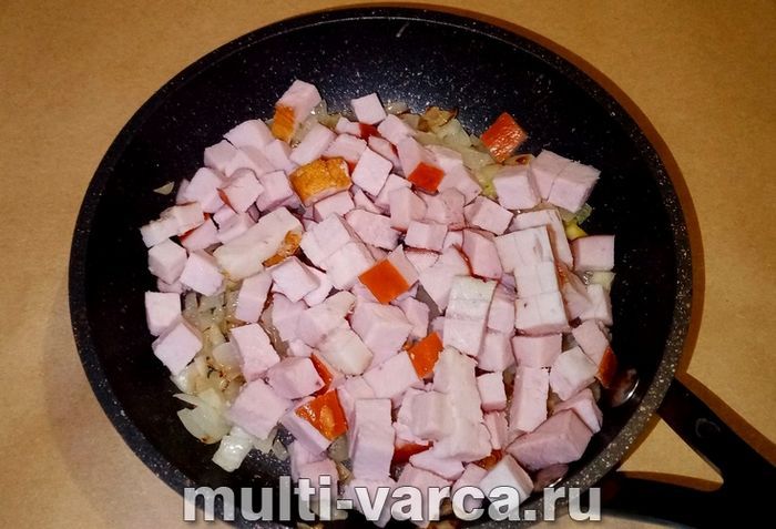 Печеня з картоплею та свининою в горщиках
