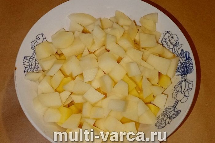 Печеня з картоплею та свининою в горщиках