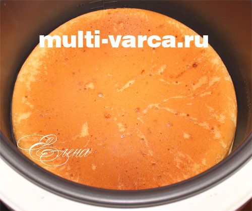 Пиріг із консервованою рибою в мультиварці