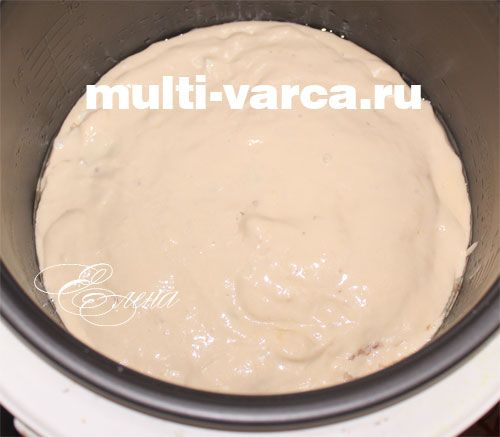 Пиріг із консервованою рибою в мультиварці