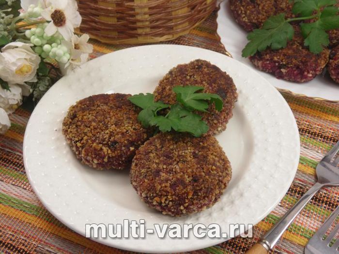 Пісні котлети з квасолею