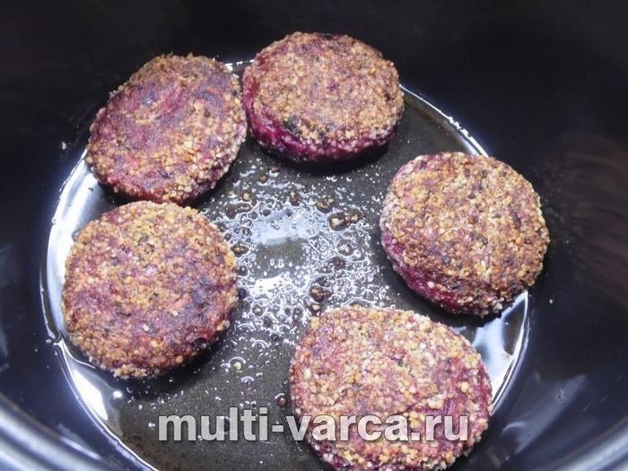 Пісні котлети з квасолею