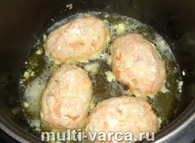 Рибні котлети з минтая в мультиварці з сиром і морквою