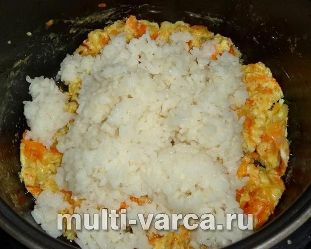 Рис із яйцем у мультиварці