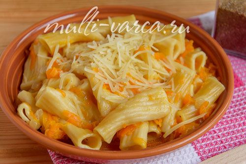 Ріжки з морквою та цибулею