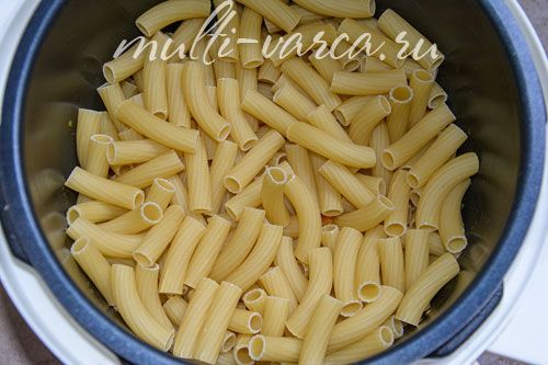 Ріжки з морквою та цибулею