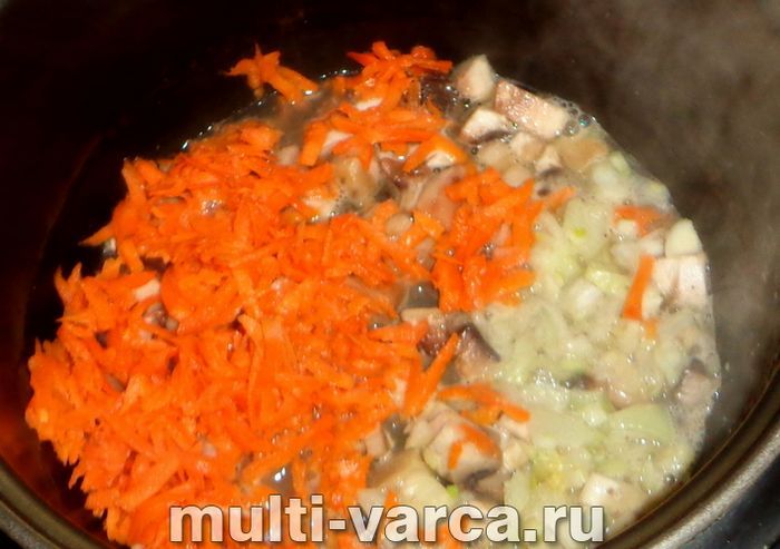 Ризото з грибами та куркою в мультиварці